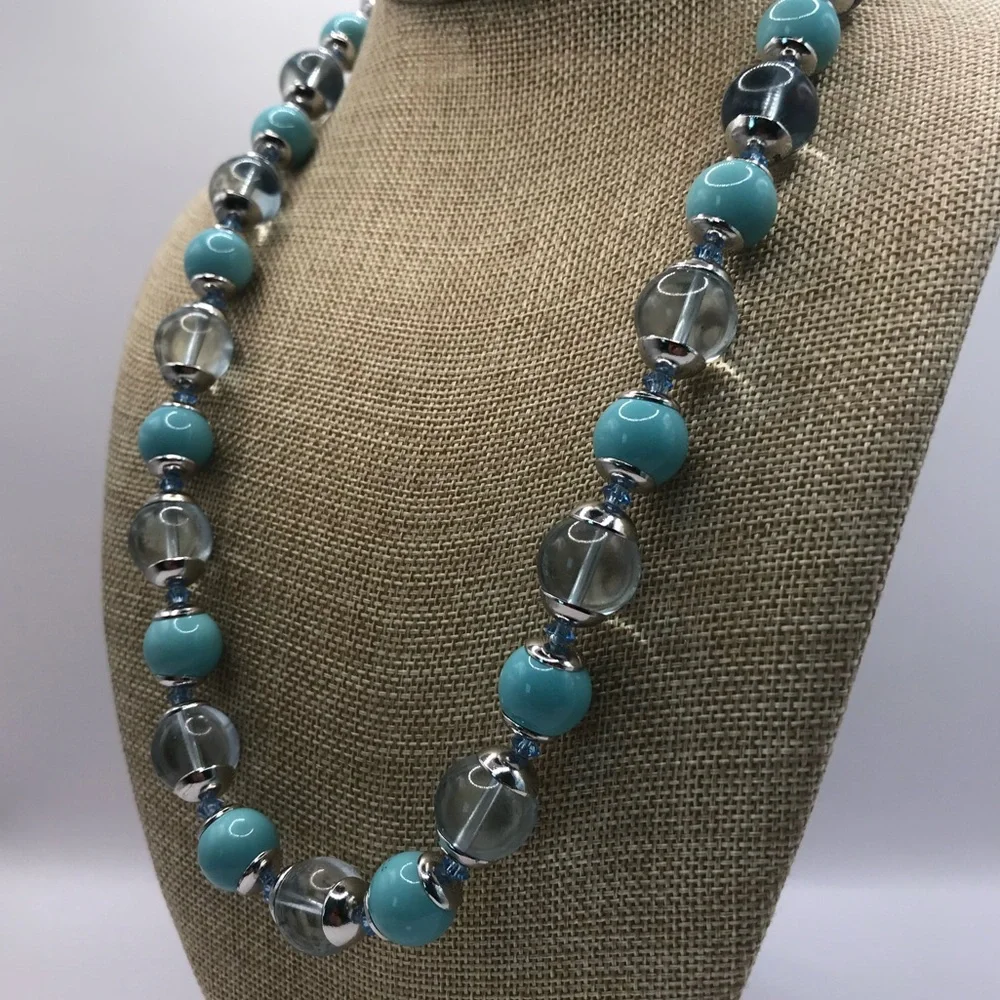 Clear and Faux Turquoise Chunky Acrylic Beaded Necklace - Picture 4 of 7
